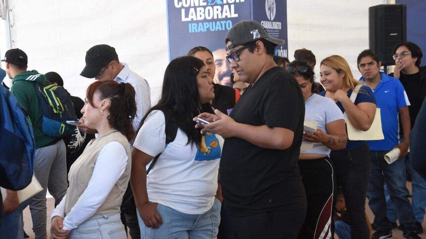 Feria Laboral en Irapuato ofrece vacantes, pero egresados enfrentan puestos inferiores