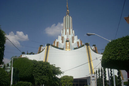 fieles asisten a la santa cena de la luz del Fieles asisten a la Santa Cena de La Luz del Mundo en Guadalajara
