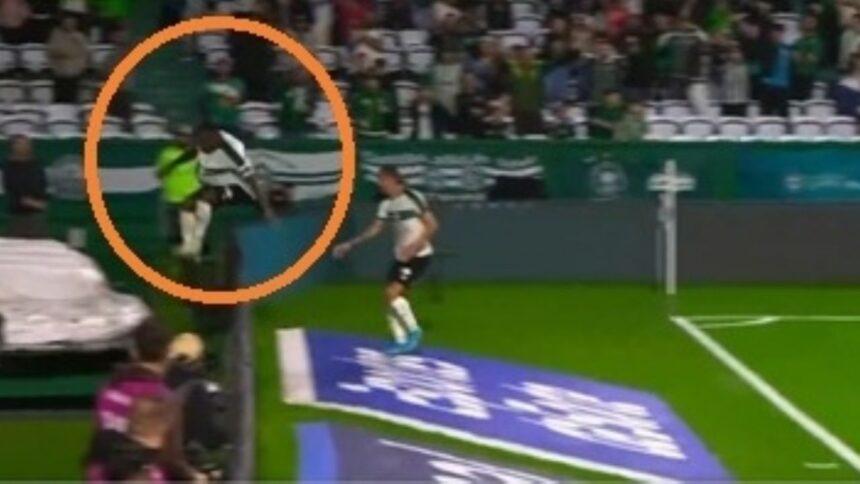 Futbolista brasileño cae en túnel tras festejar y se lesiona