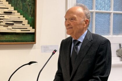 Gertz Manero reaparece en Reino Unido y presenta exposición sobre Frida Kahlo