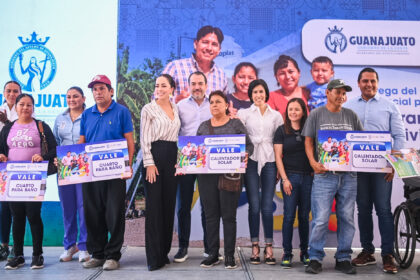 Gobierno de la Gente entrega apoyos para mejorar viviendas en Dolores Hidalgo