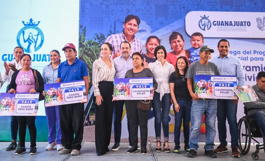Gobierno de la Gente entrega apoyos para mejorar viviendas en Dolores Hidalgo