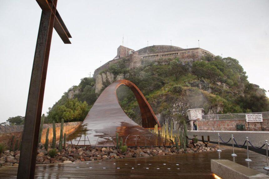 Gobierno de la Gente entrega arco y explanada en Cerro del Cubilete