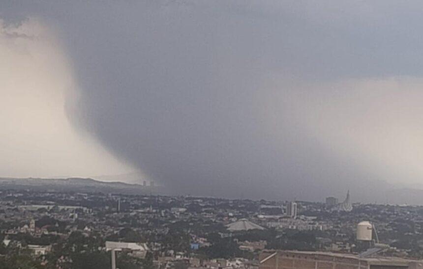 Granizo causa afectaciones en el sur y poniente de la ZMG