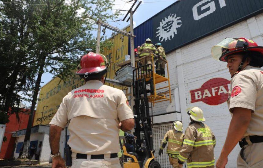Grave lesión de trabajador por descarga eléctrica en Guadalajara