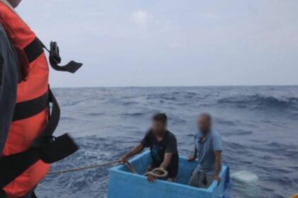hallan vivos en una hielera a dos pescadores tras cinco Hallan vivos en una hielera a dos pescadores tras cinco días desaparecidos