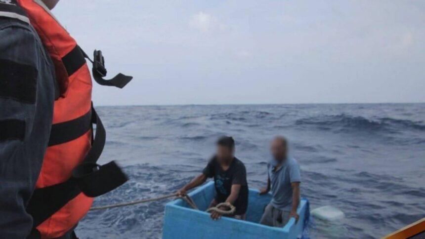 Hallan vivos en una hielera a dos pescadores tras cinco días desaparecidos