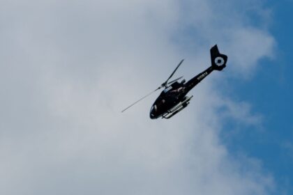 Helicóptero se estrella al norte de Kenia; mueren siete, casi todos turistas