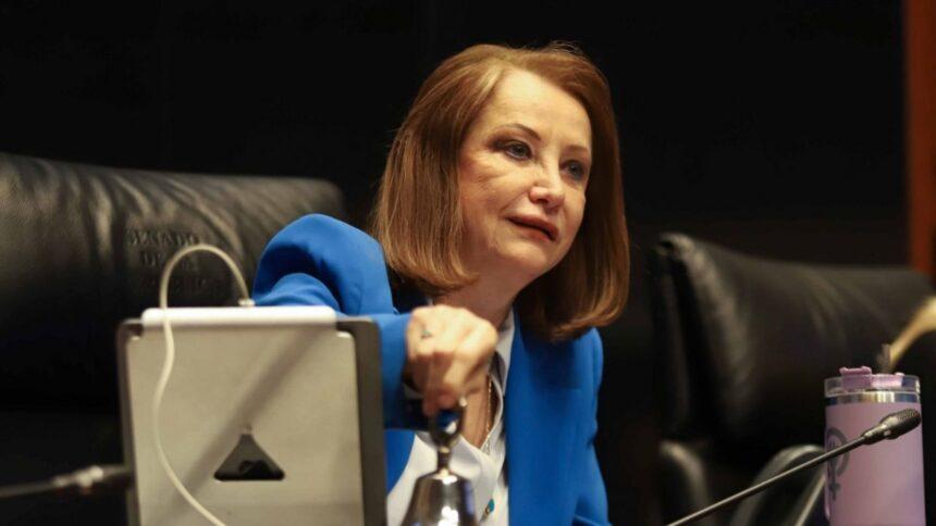 Hospitalizan a la presidenta del Senado por fractura de tobillo