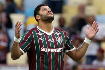Hulk y un desperfecto en el césped del Maracaná causan golazo insólito