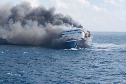 Incendio en ferry en Indonesia deja cinco muertos y 41 desaparecidos