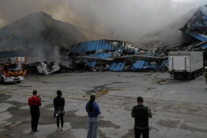 Incendio en planta gasífera rusa deja tres muertos y casi 150 heridos