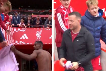 Indignación: aficionado arrebata a un niño la camiseta regalada por Alexander Isak