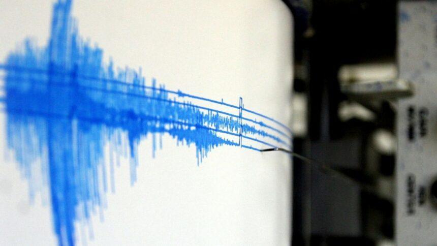 Indonesia emite alerta de tsunami tras sismo de 7.7 y réplicas