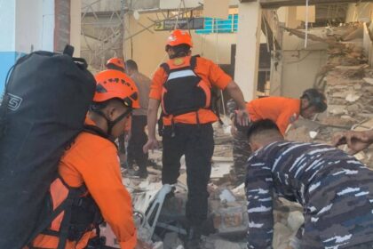 Indonesia registra otro terremoto tras sismo de 7.7 que dejó 47 muertos