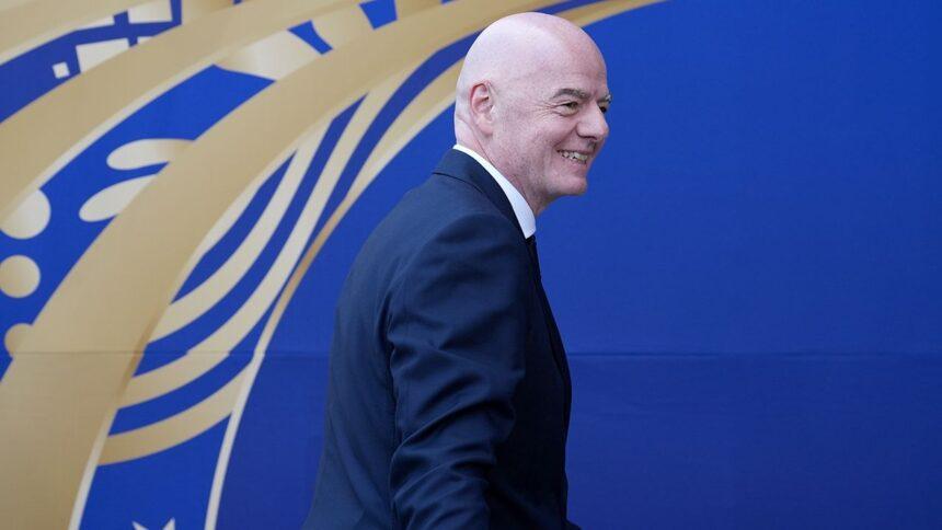 Infantino en la cuerda floja: Europa critica su continuidad en FIFA