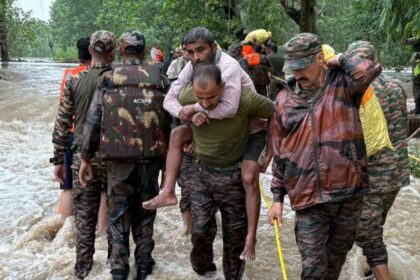 Inundaciones en Nueva Delhi activan alerta roja y desvían 15 vuelos