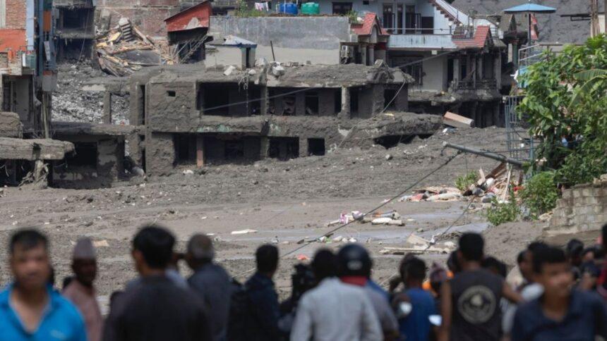 Inundaciones repentinas en Nepal dejan al menos 160 muertos y 558 desaparecidos