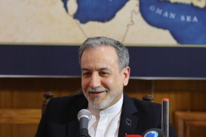 Irán acusa a dos diplomáticos franceses de infiltración e injerencia