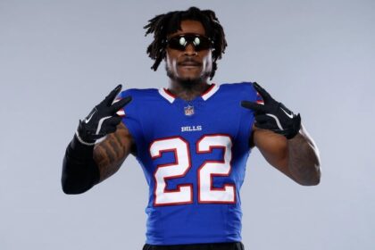 Jugador de Buffalo Bills ayuda a colega a saldar deuda estudiantil