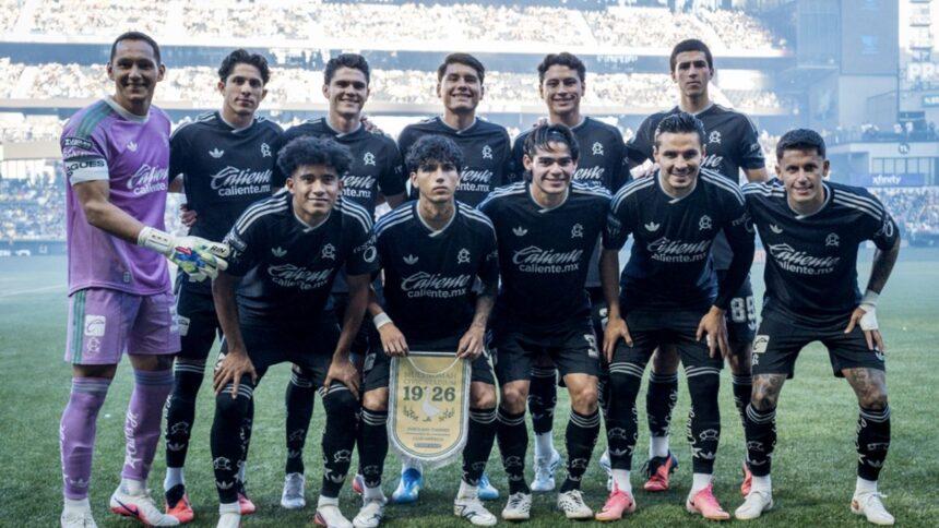 Jugador de Portland reacciona sorprendido por las camisetas del América en su estadio