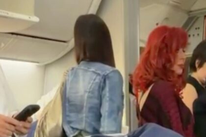 La gobernadora Layda Sansores y su hermana Laura viajan a España en primera clase