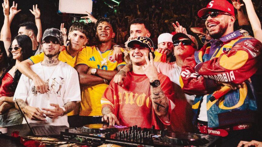 Lamine Yamal celebra cantando con la camiseta de Colombia en vacaciones