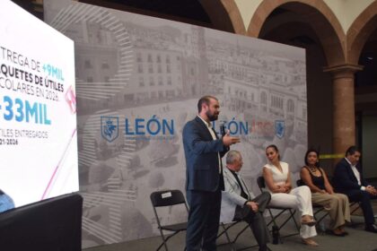 León invierte 575 millones en educación y entrega 97 mil apoyos
