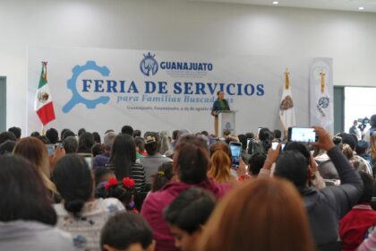 Libia Dennise refrenda compromiso con las familias buscadoras