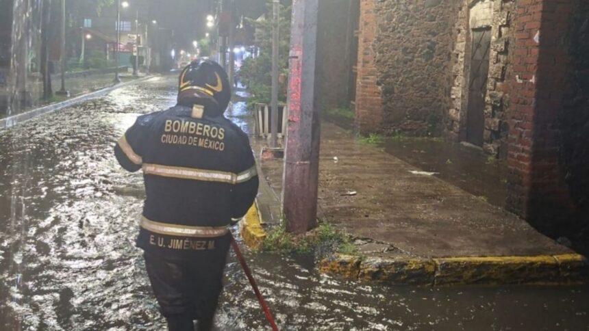 Lluvias en CDMX activan alerta púrpura y causan inundaciones en alcaldías