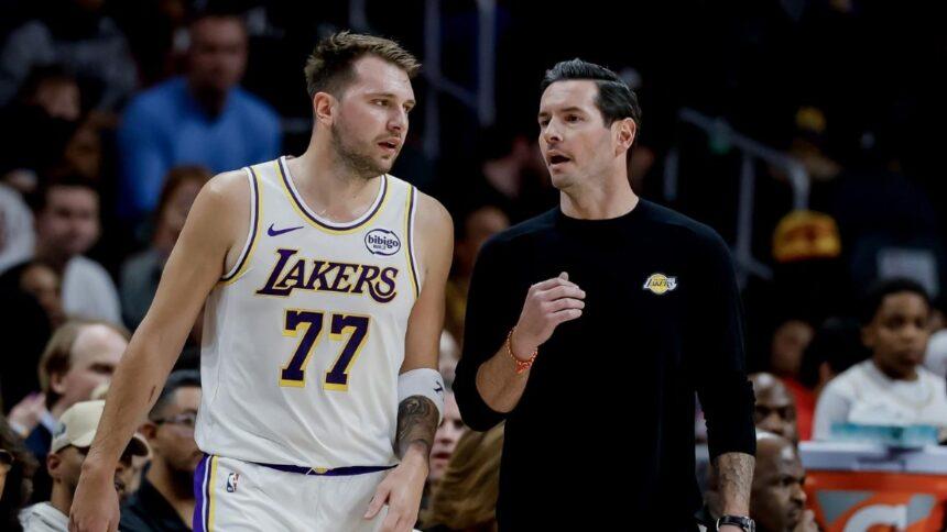 Los Lakers de Los Ángeles alcanzan una venta récord de 12 mil 500 millones