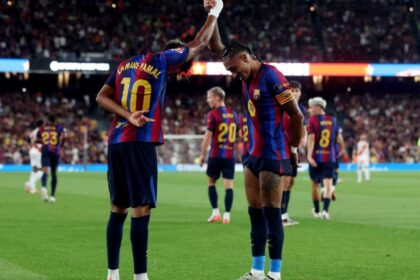Manita del Barcelona al Rayo: dobletes de Raphinha y Lamine Yamal