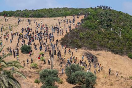 Marruecos detiene a casi 300 migrantes que intentaban llegar a Ceuta, España