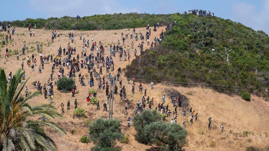 Marruecos detiene a casi 300 migrantes que intentaban llegar a Ceuta, España
