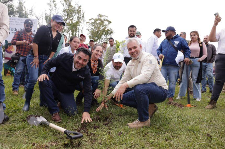 Más de 10 mil michoacanos participan en la Jornada Nacional de Reforestación