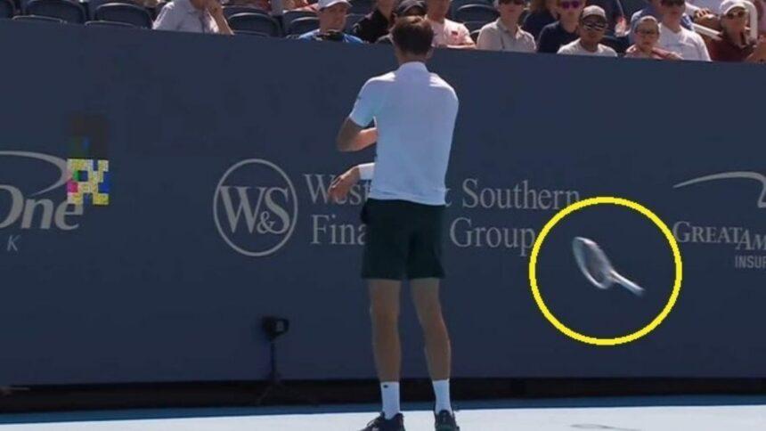 Medvedev patea una pantalla y lanza raqueta a otra tras pelotazo facial