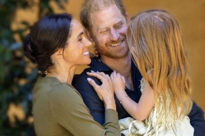 meghan markle comparte un emotivo momento en el primer dia.j Meghan Markle comparte un emotivo momento en el primer día de kinder de Lilibet