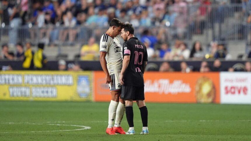 Messi propina zape a rival del Philadelphia Union y lo encara