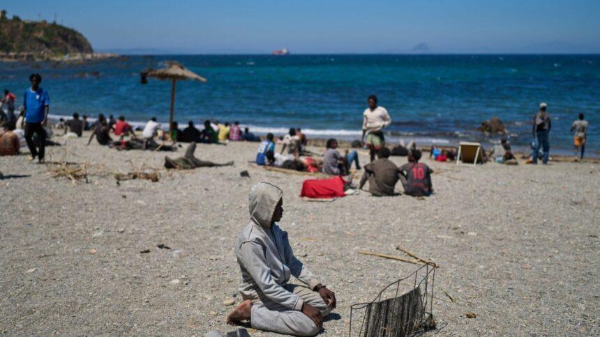 Migrantes en Ceuta buscan oportunidades laborales para quedarse en España