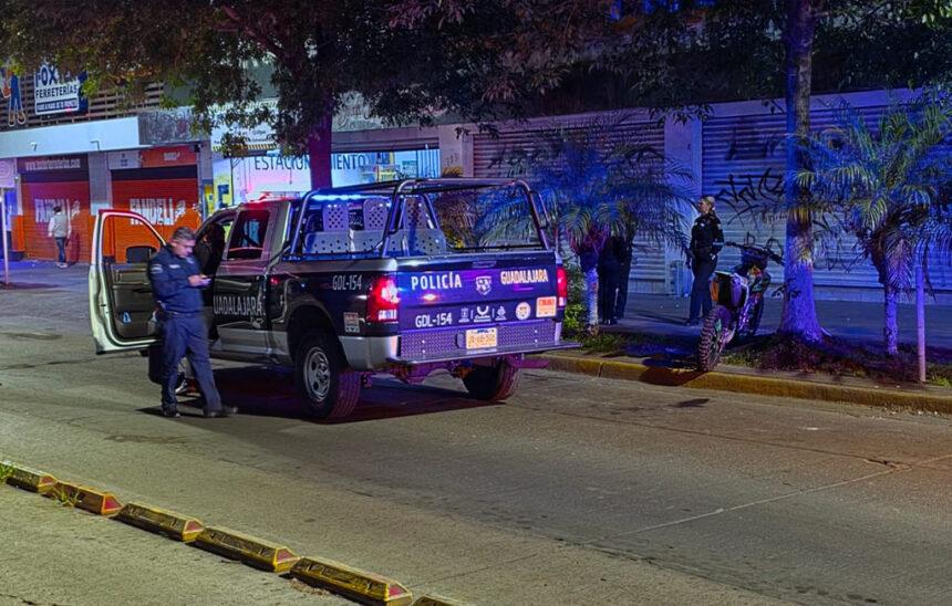 Motociclista colisiona con patrulla en San Juan de Dios, Jalisco