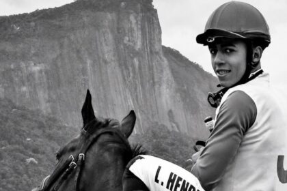 Muere jinete brasileño de 27 años tras caer de su caballo