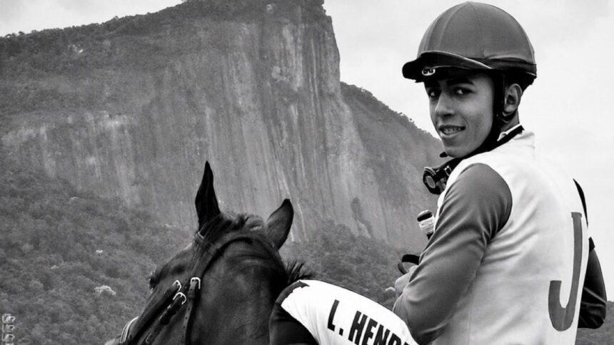 Muere jinete brasileño de 27 años tras caer de su caballo