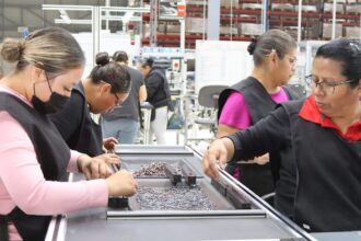 mujeres en guanajuato ganan mil 690 pesos menos al mes Mujeres en Guanajuato ganan mil 690 pesos menos al mes