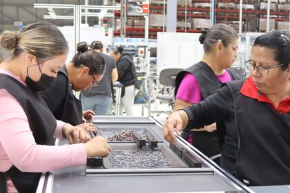 Mujeres en Guanajuato ganan mil 690 pesos menos al mes