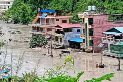 Nepal: inundaciones repentinas causan 98 muertos y dejan casi 500 turistas desaparecidos