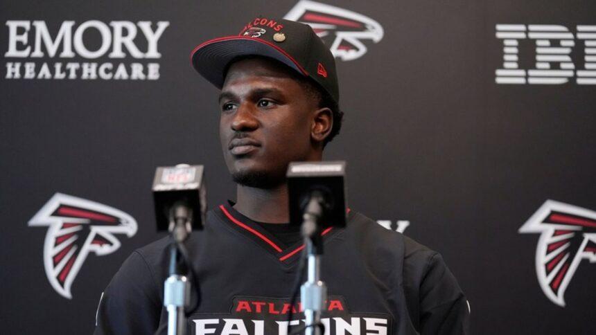 NFL: Falcon suspendido 8 partidos por agresión con arma mortal a exnovia