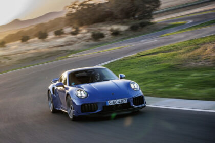 Nissan Versa domina México; Porsche 911 lidera otro país por beneficios fiscales
