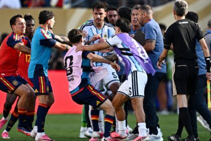 Paredes y Molina reciben 10 y 7 partidos por agresiones en final