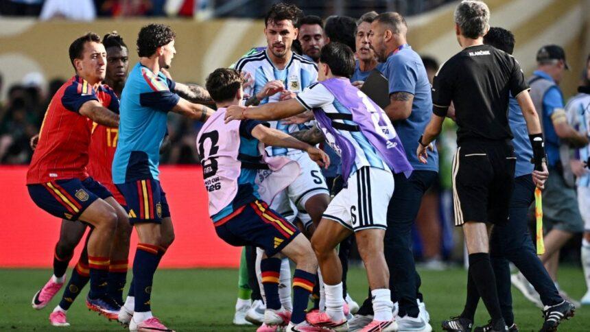 Paredes y Molina reciben 10 y 7 partidos por agresiones en final