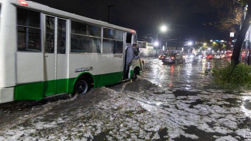 Pronostican lluvias fuertes y activan alerta naranja en cuatro alcaldías de CDMX